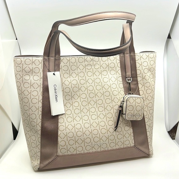 ⭐️NWT! Calvin Klein Large Tote in Vanilla Khaki. - Picture 1 of 9